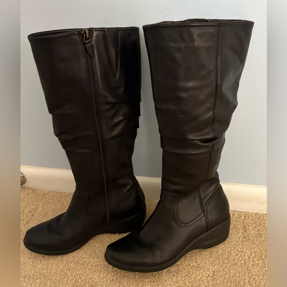 Clarks Sz 7 Rosely Hi Black leather Knee High Boots